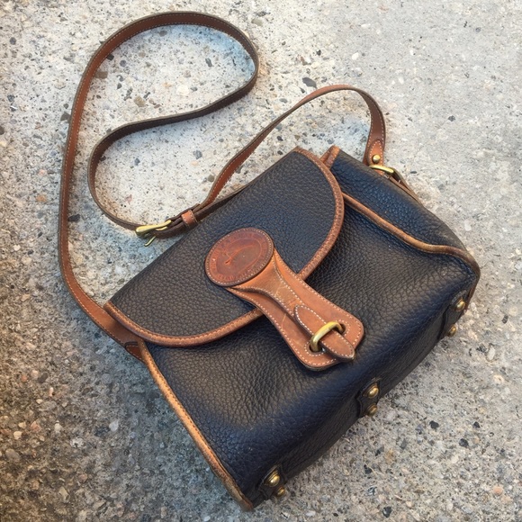 Dooney & Bourke Handbags - DOONEY & BOURKE NAVY CROSSBODY BAG PURSE