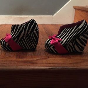 Zebra print wedge
