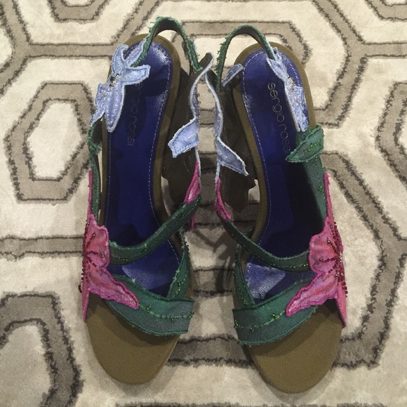 BRAND NEW SERGIO ROSSI FLOWER PUMP SIZE 39