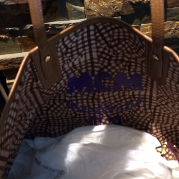 MCM tote handbag - Picture 2 of 4