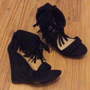 Black frayed wedges