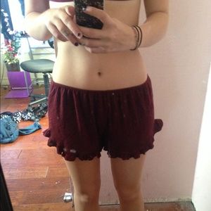 Brandy Melville burgundy vodi shorts