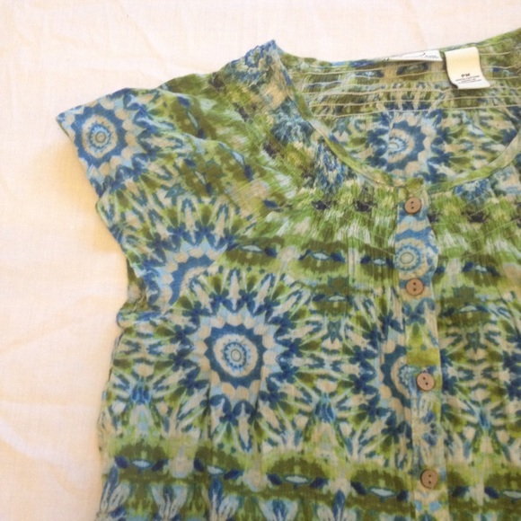 Short sleeve button up top - Picture 3 of 3