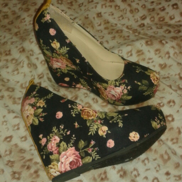 Floral wedges