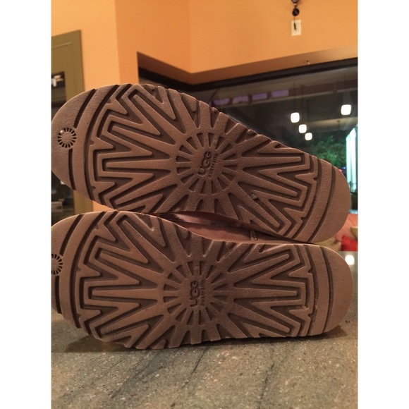 ✅ Very Clean Almost New Sand Uggs 😊 - Picture 3 of 4