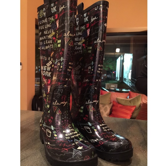💕 DKNY Rain Boots 😊