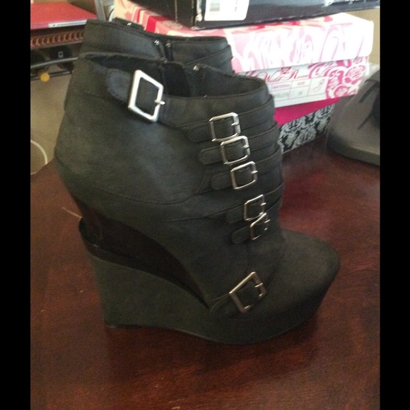 Black boot