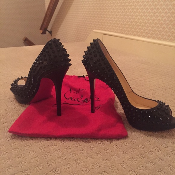 ๐ Christian Louboutin peep toe spike heels - Picture 2 of 4