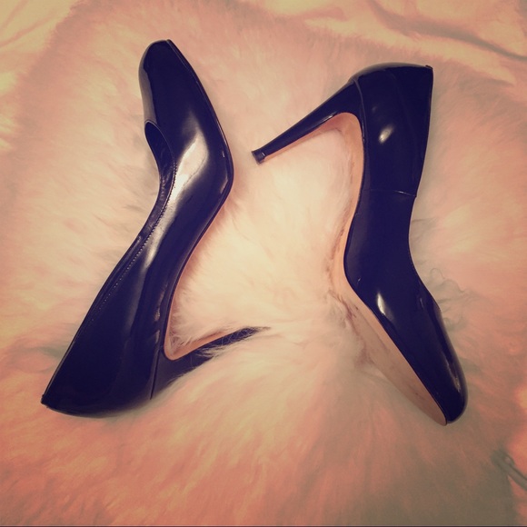 Patent leather black heels