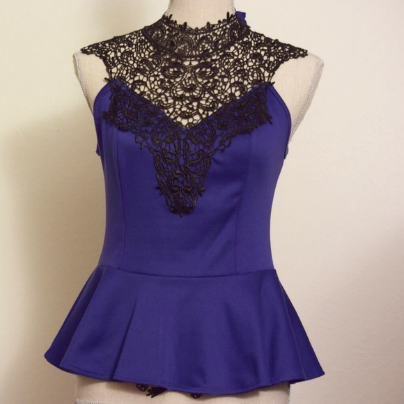 Lace sleeveless tie-back crochet neck top