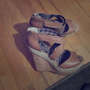Jessica Simpson. Beige nude wedges