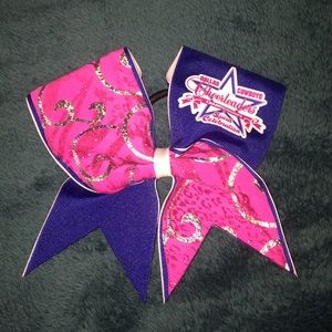 Dallas Cowboy Cheerleaders bow
