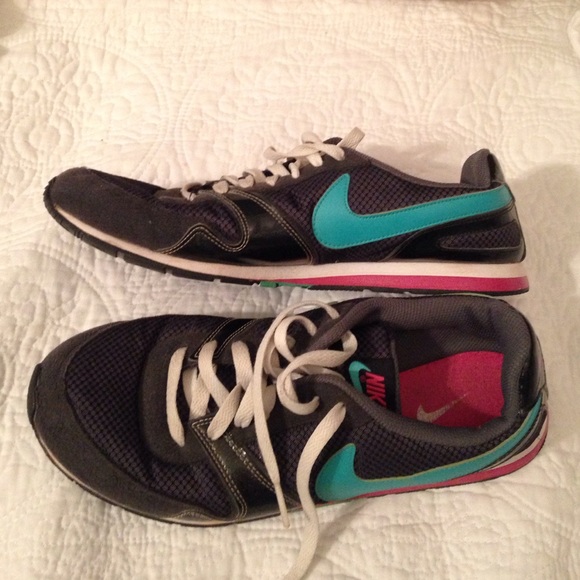 Nike sneakers Teal swoosh