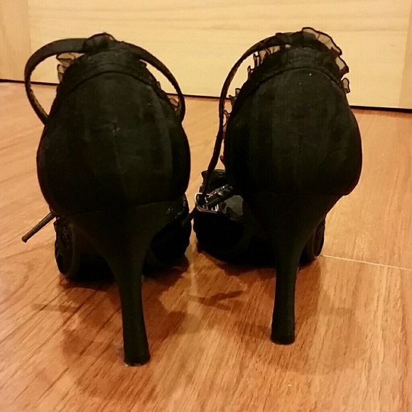 Heels - Picture 3 of 4