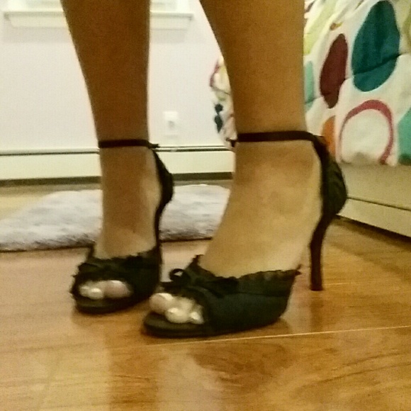 Heels - Picture 4 of 4