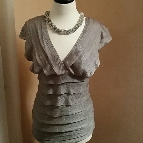 Grey fitted top
