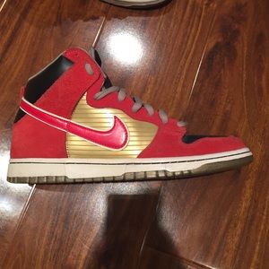Nike SB Dunk High QS Bloody Gums