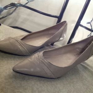 Ellen Tracy small heels