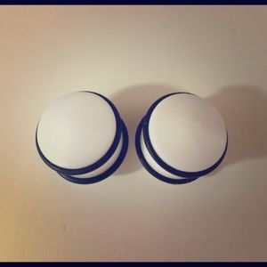 White plugs with O rings