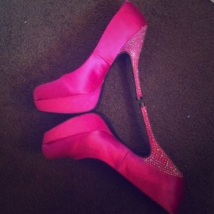Bakers Fuchsia Pumps