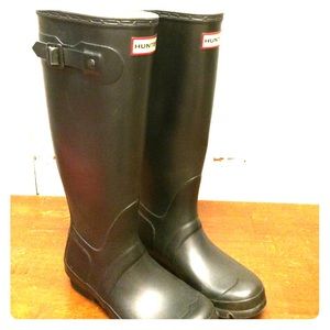 Grey hunter boots ❌SOLD❌