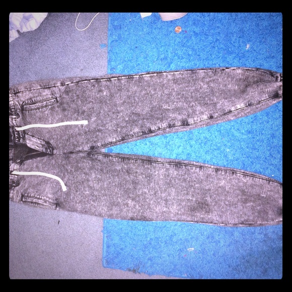 Acid wash American Eagle joggers