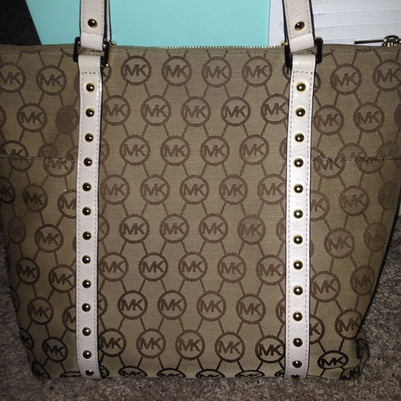 Michael Kors Jet Set Stud Large Top Zip Tote Bag - Picture 3 of 4