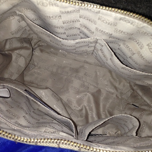 Michael Kors Jet Set Stud Large Top Zip Tote Bag - Picture 4 of 4