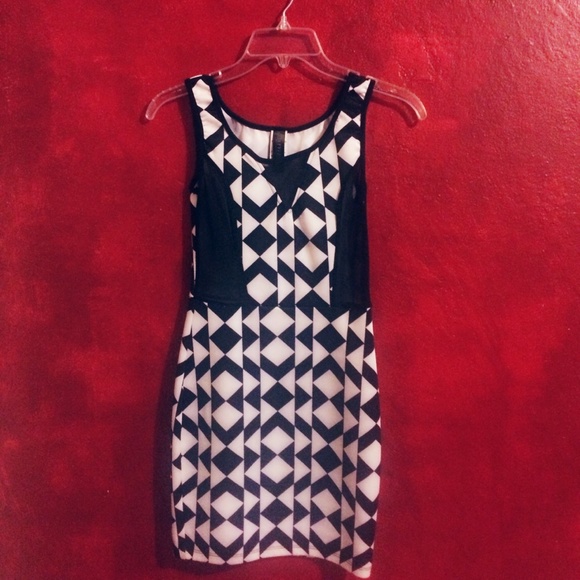 Dress - Picture 3 of 3