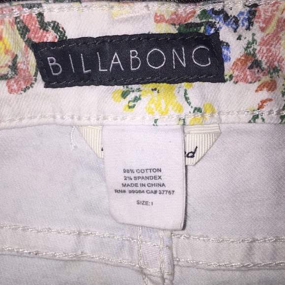Floral Billabong white shorts - Picture 3 of 3