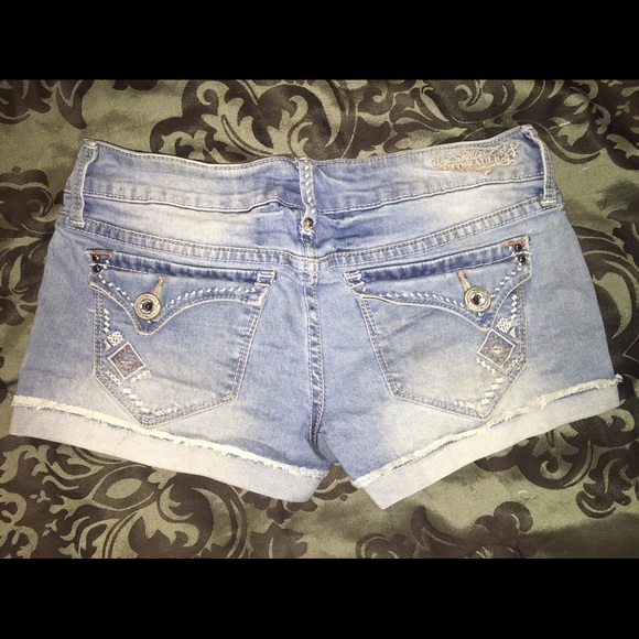 Light wash tribal hydraulic shorts