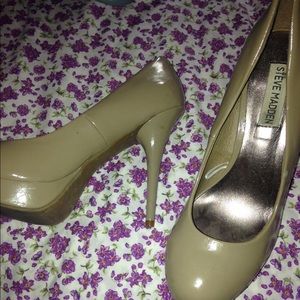 Selling Steve Madden heels