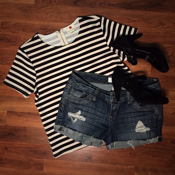 ❌SOLD❌ Jean Ripped Shorts with Button Pockets