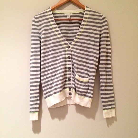 Grey/white striped cardigan with yellow thread ✨