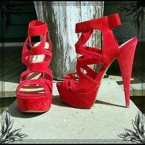 Lowest and final price..Steve Madden Markey size 8