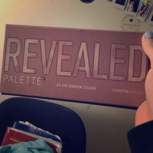 Revealed 1 eyeshadow palette