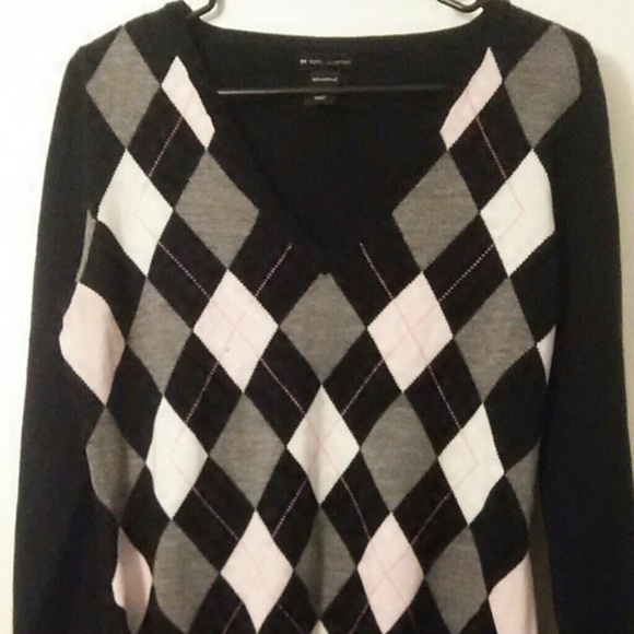 Lightweight argyle v-neck sweater