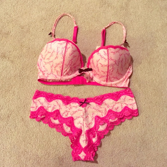 BNWT Victoria's Secret Bra & Panty Bundle