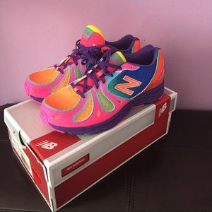 New Balance Tennis shoes❤️💞💖💗💛💙💙💜💚❤️