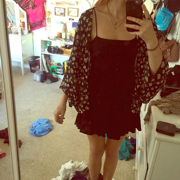Hanger 221 (Brandy Melville) Flower Shall