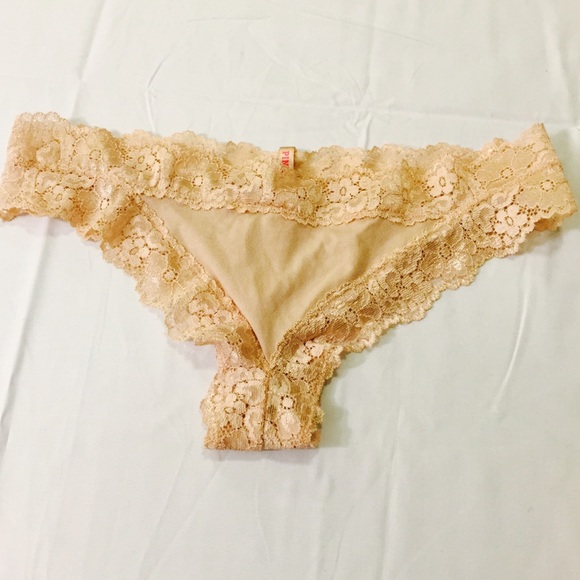 ◾️◾️◾️SOLD◾️◾️◾️Victoria's Secret cheeky thong! - Picture 1 of 4