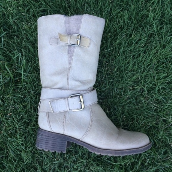 🌿 Beige / Grey Faux Leather Low Heeled Boots 🌿