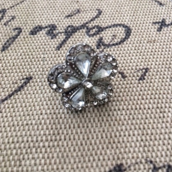 🌿 Flower Shaped Stone Silver Ring 🌿