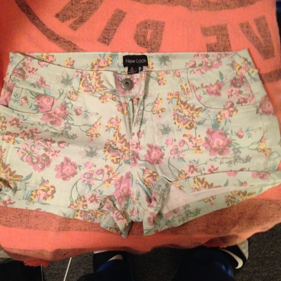 Floral shorts 🌺🌺🌹