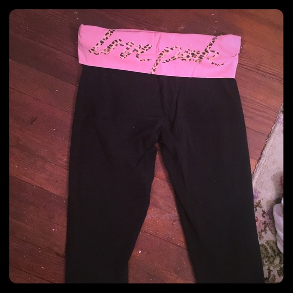 VS Pink Leopard Yoga Capris