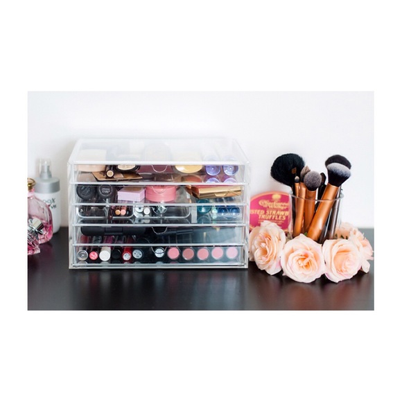 ⛔️SOLD⛔️ Acrylic Makeup Organizer