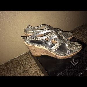 Sandal wedge worn once