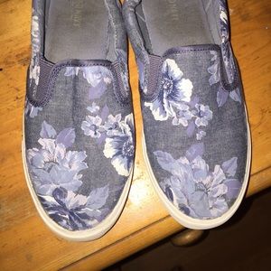 Old Navy fashionable sneakers