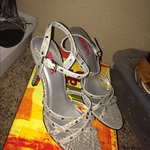 Nice silver snake stud heel Brand New