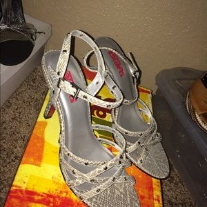 Nice silver snake stud heel Brand New